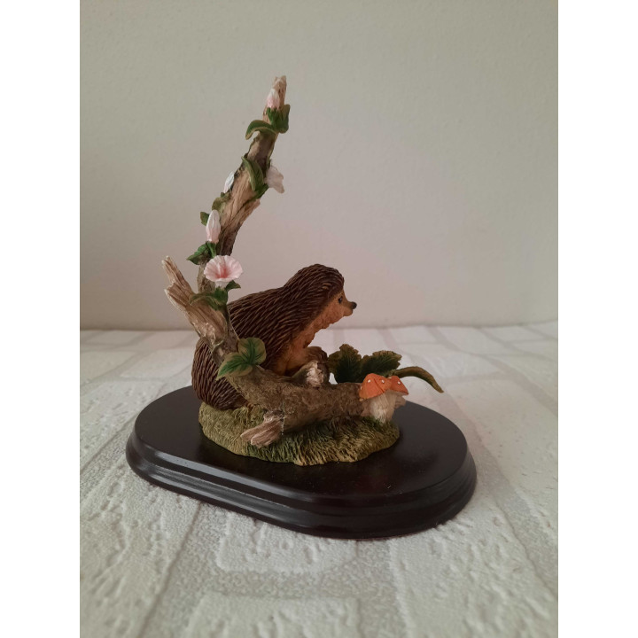 Egel op een hout plateau The Leonardo Collection LP10886