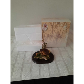 Egel van kunsthars met hout plateau LP10886 B14xH15cm
