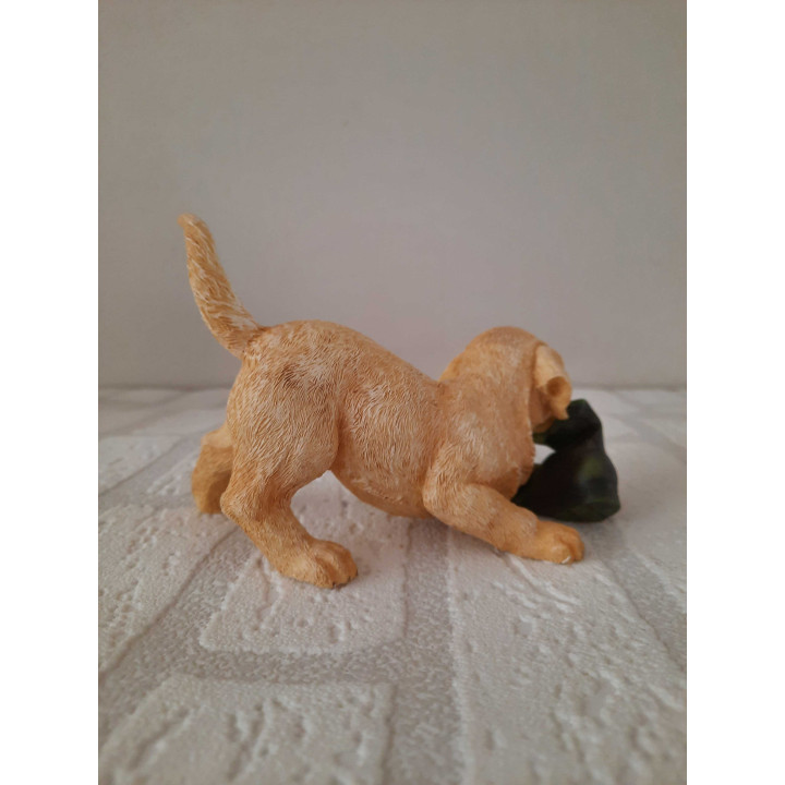 Labrador dog blond with boot The Leonardo Collection LP11666