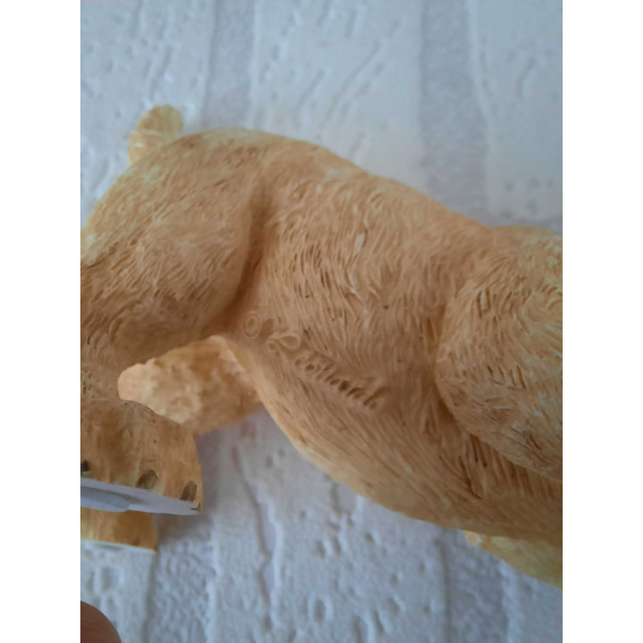 Labrador dog blond with boot The Leonardo Collection LP11666
