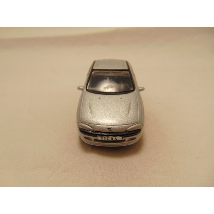 Opel Tigra Tins Toys 1:38 zilverkleurig
