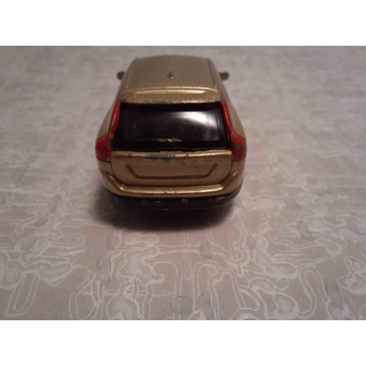 Volvo XC60 sedan Dickie 1:64 goudkleurig