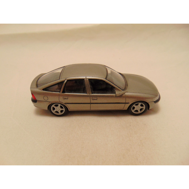 Opel Vectra 1:43 Schuco zilvergrijs
