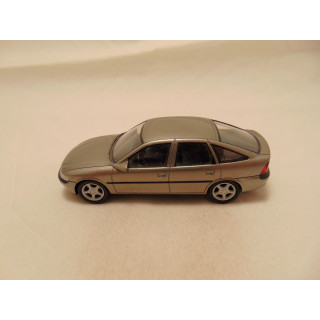 Opel Vectra 1:43 Schuco zilvergrijs