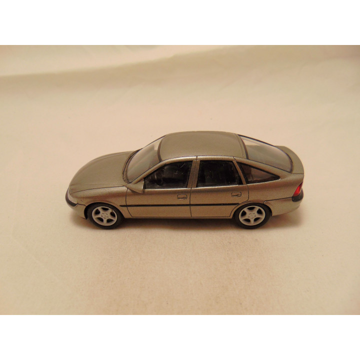 Opel Vectra 1:43 Schuco zilvergrijs