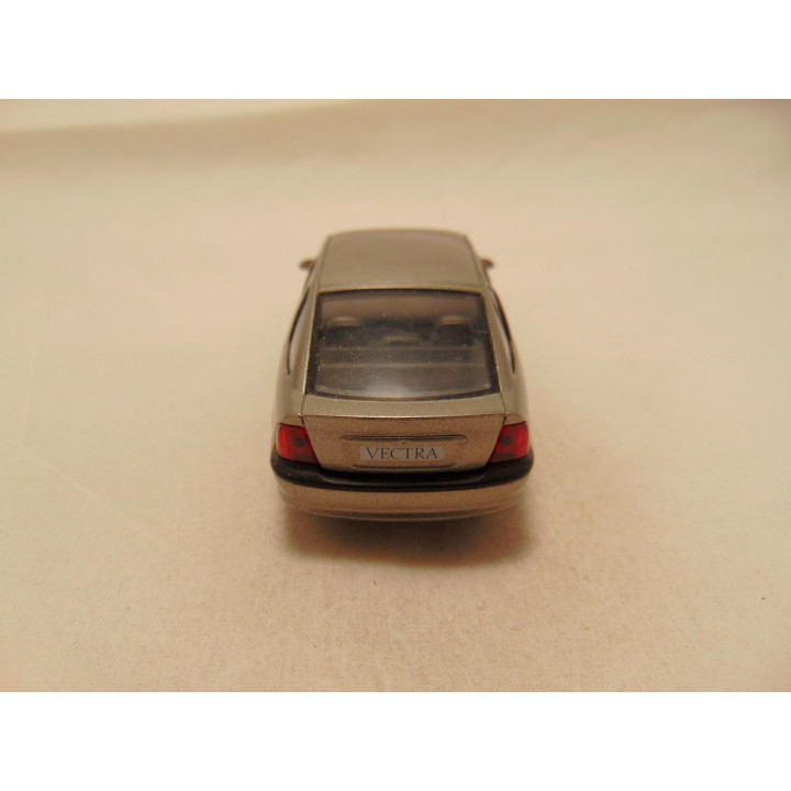 Opel Vectra 1:43 Schuco zilvergrijs