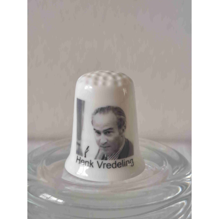 Henk Vredeling Partij van de Arbeid PvdA op een vingerhoedje