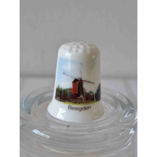 Molen in Beegden in de gemeente Maasgouw op een vingerhoedje