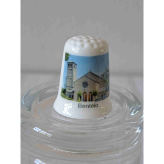 Parochiekerk in Bentelo in provincie Overijssel vingerhoedje