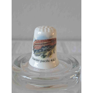 Stanier pacific 4.6.2 stoomtrein op een porselein vingerhoedje