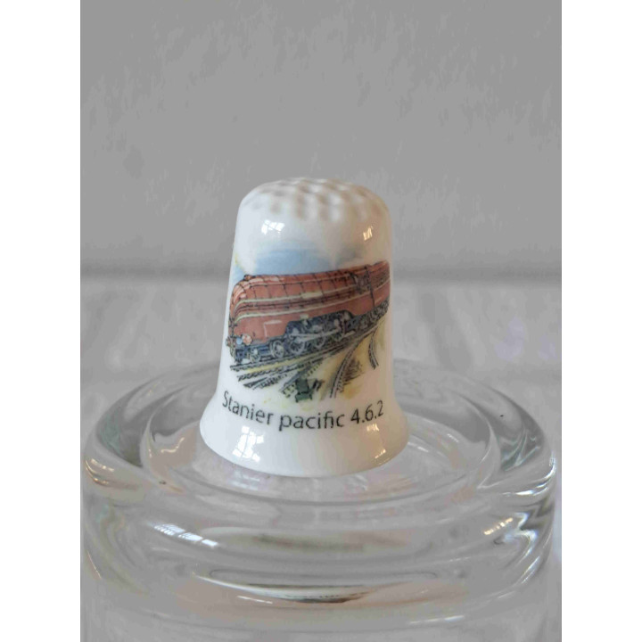 Stanier pacific 4.6.2 stoomtrein op een porselein vingerhoedje