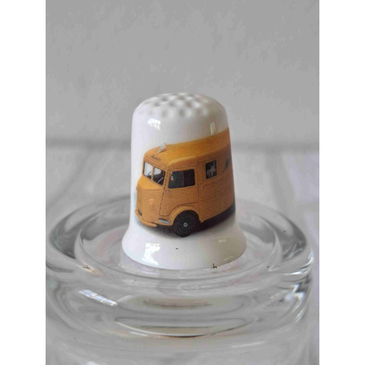 Citroen HY Michelin op een porselein vingerhoedje