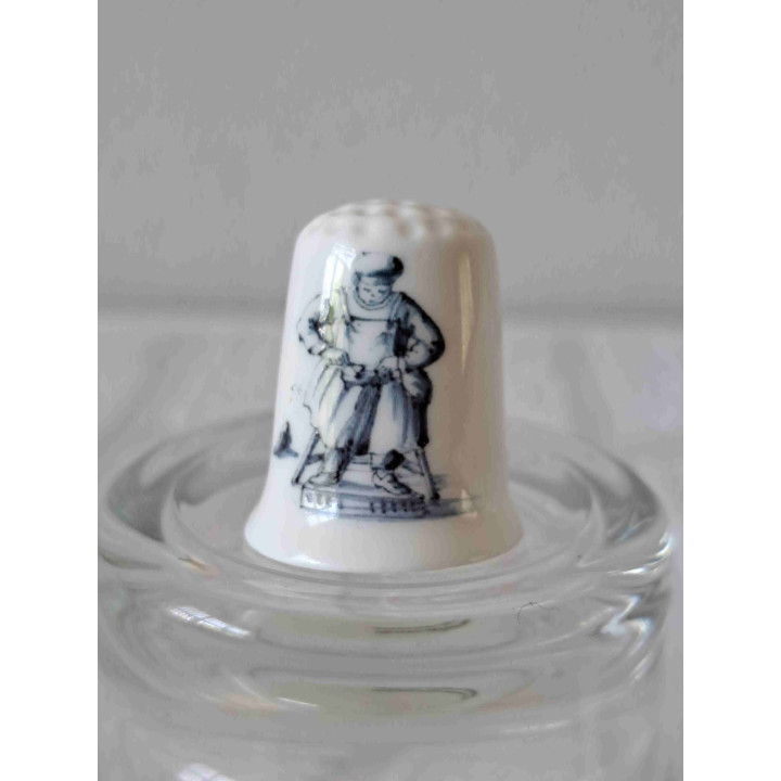 Porseleinen vingerhoedje met vijf porselein vingerhoedjes met ambachten - Verzamelobject Porseleinen vingerhoedje met vijf porselein vingerhoedjes met ambachten - Verzamelobject