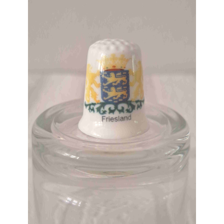 Provinciewapen Friesland  op porselein vingerhoedje