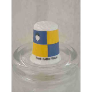 Sint-Gillis-Waas gemeente in Oost-Vlaanderen op een porselein vingerhoedje