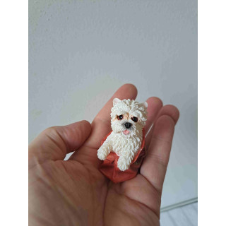 West highland terrier hond in een draagtas