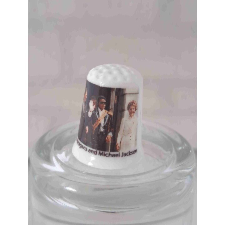 Michael Jackson en President Reagan bij het Witte huis 1984 op een porselein vingerhoedje