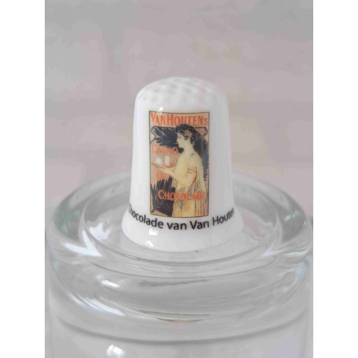 Van Houten Chocolade reclame op een porselein vingerhoedje