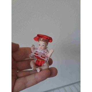 Venetiaanse porselein poppetje met rode kleding aan