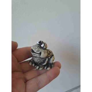 Kikker van kunsthars met bek open 5x5.5x5cm