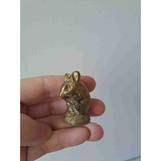 Muis van koper eet en stukje kaas 3x2.5x4.5cm
