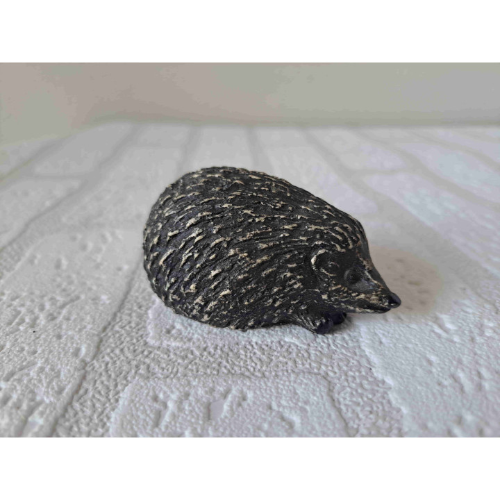 klein model egel beeldje