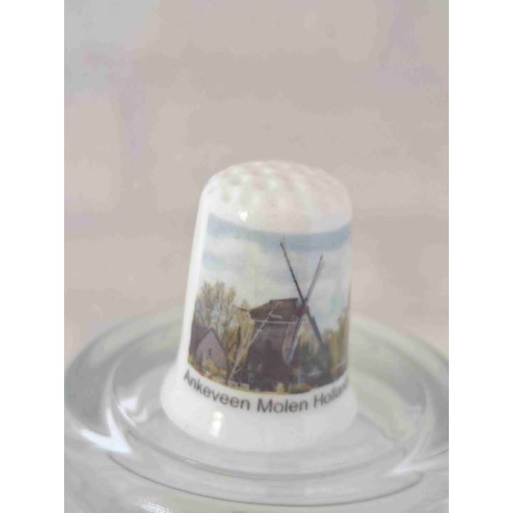 Porseleinen vingerhoedje met Molen Hollandia in Ankeveen in de gemeente Wijdemeren  - Verzamelobject Porseleinen vingerhoedje met Molen Hollandia in Ankeveen in de gemeente Wijdemeren  - Verzamelobject