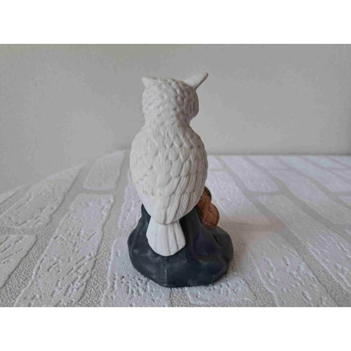 Porselein uil met mand appels