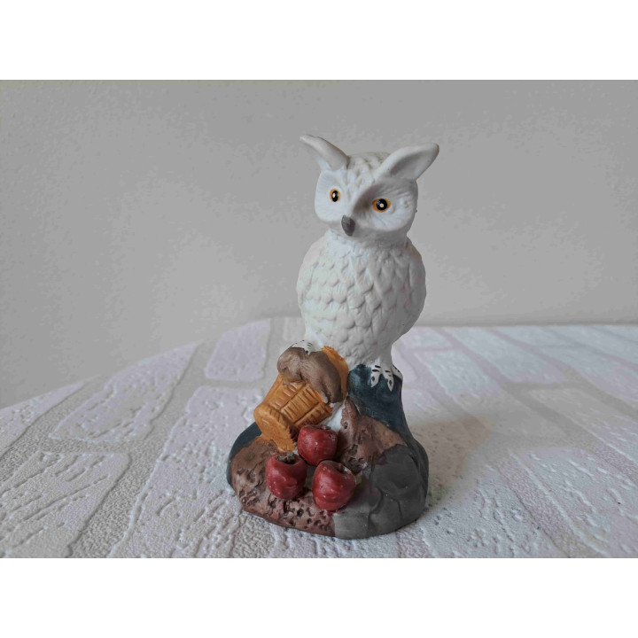 Porselein uil met mand appels