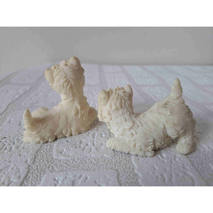 Twee West highland terriers honden van kunsthars
