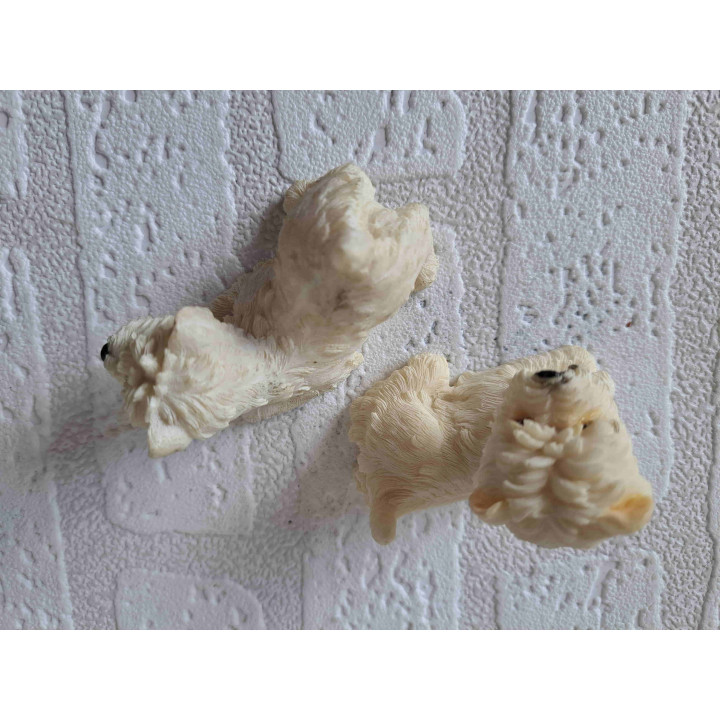 Twee West highland terriers honden van kunsthars