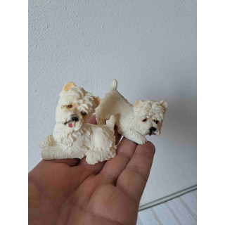 Twee West highland terriers honden van kunsthars