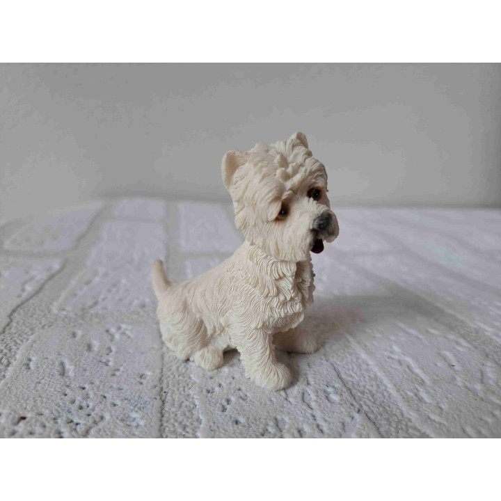 West highland terrier hond rechtop zittend