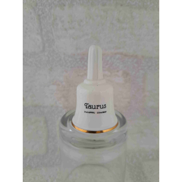 Porselein tafelbelletje met een goudkleurig stier sterrenbeeld opdruk