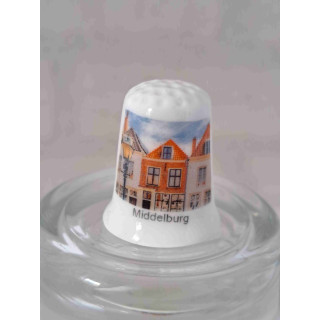 Middelburg in de provincie Zeeland op een porselein vingerhoedje