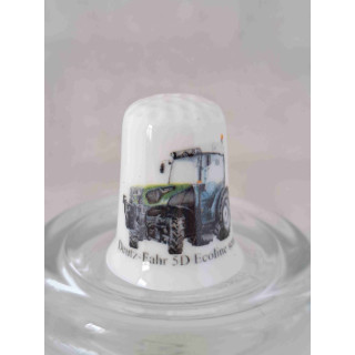 Deutz- Fahr 5D Ecoline tractor landbouwvoertuig op een porselein vingerhoedje