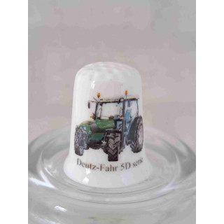 Deutz-Fahr 5D serie tractor landbouwvoertuig op een porselein vingerhoedje