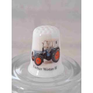 Eicher Wotan II tractor landbouwvoertuig op een porselein vingerhoedje