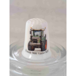 Fendt 900 Vario MT tractor landbouwvoertuig op een porselein vingerhoedje