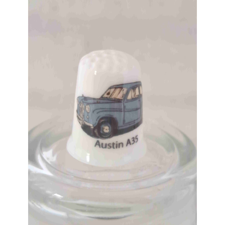Austin A35 1956 op een porselein vingerhoedje