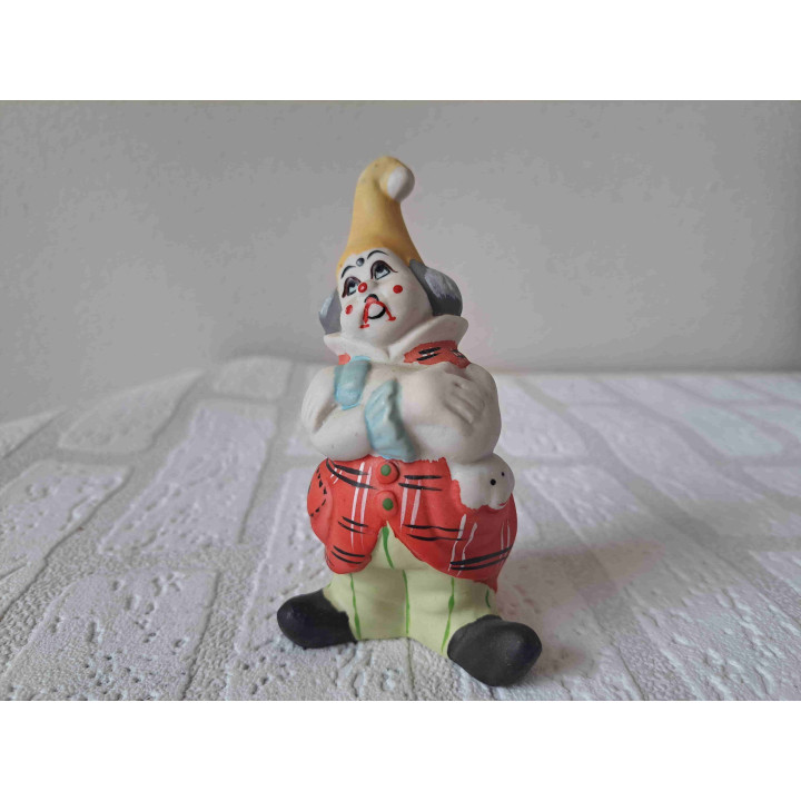 Clown met armen op elkaar Clown met armen op elkaar
