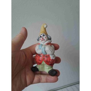 Clown van porselein met armen op elkaar 7x5x12cm Clown van porselein met armen op elkaar 7x5x12cm