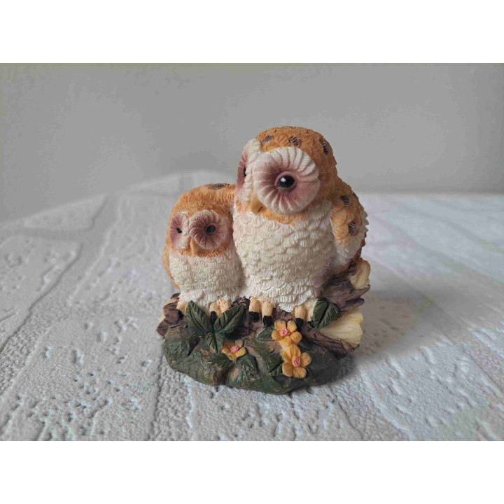 Uil met jong onder de vleugel van kunsthars