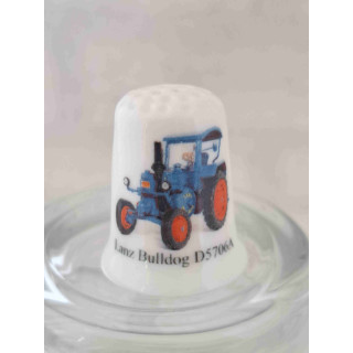 Lanz Bulldog D5706A tractor landbouwvoertuig op een porselein vingerhoedje