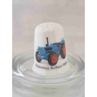 Hanomag Robust 900A tractor landbouwvoertuig op een porselein vingerhoedje