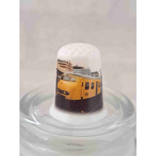 NS trein Plan V - T Apekop op een porselein vingerhoedje