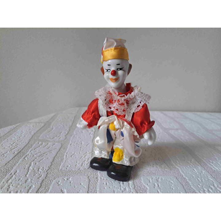 Clown van porselein met bewegende armen en benen Clown van porselein met bewegende armen en benen