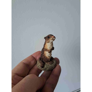 Rechtop staand otter van kunsthars D4 x H7.5 cm