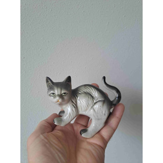 Grote poes van porselein