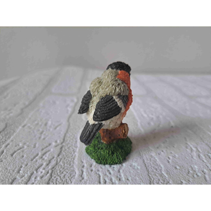 Goudvink vogel op een tak